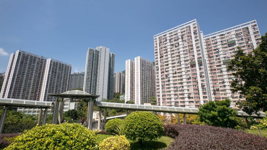 他亦認為樓市穩定等利好因素,相信有能力的公屋居民會購買資助房屋。資料圖片 他亦認為樓市穩定等利好因素,相信有能力的公屋居民會購買資助房屋。資料圖片