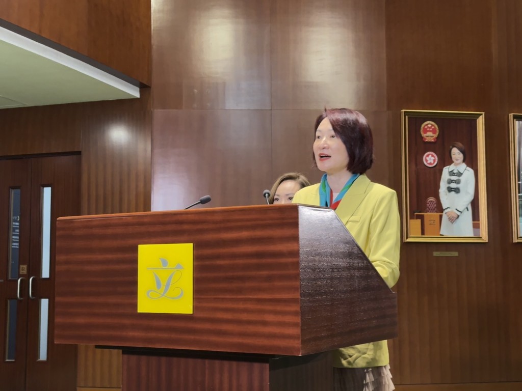 李慧琼表示，議員要時刻注意自身行為，從而引導公眾，符合公眾對議員的期望。