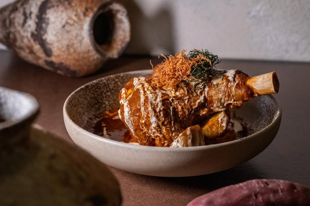 2. 鸞鳴︰傳統風味新派泰菜體驗 必試人手製咖喱醬