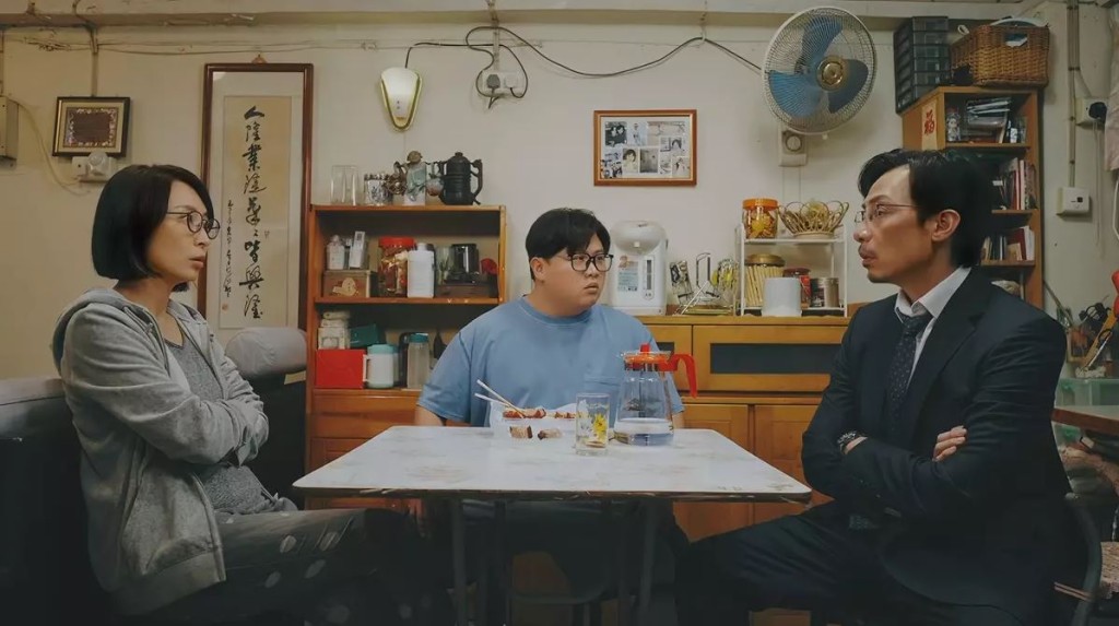 事主要求兄姐履行應盡責任，卻換來無情打擊。 (《日落下的彩虹》劇照)