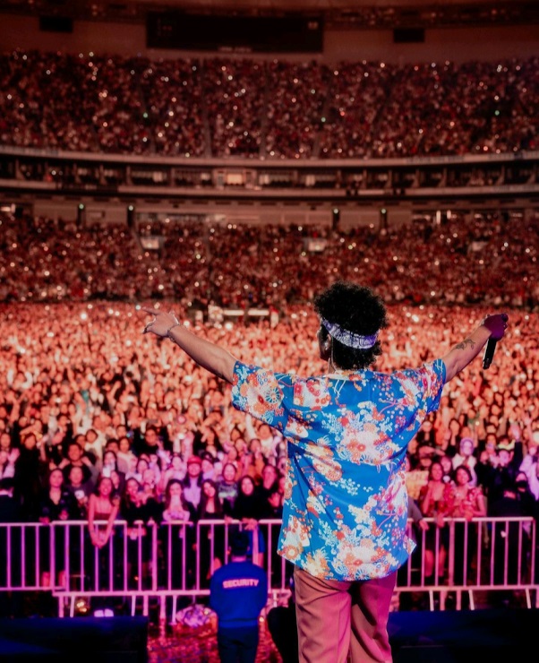 Bruno Mars最近正在亚洲巡唱，但在4月结束新加坡站演出后，又会回归赌城。