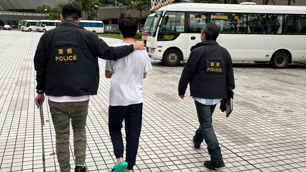 警方將軍澳拘捕兩名男子。警方提供