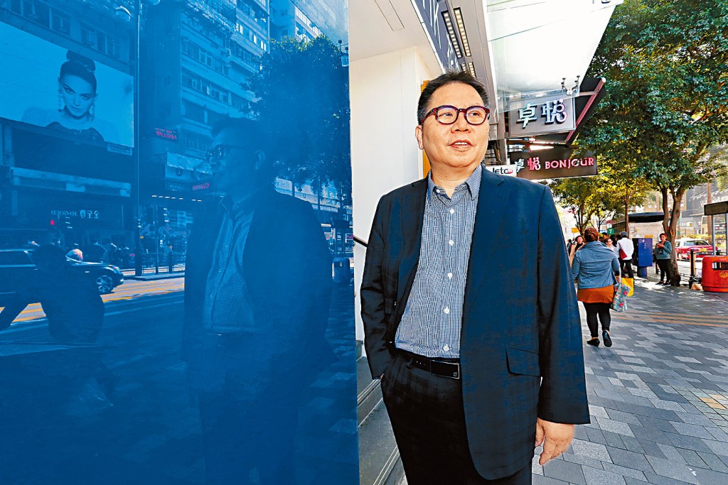 旅議會前主席及前名譽顧問胡兆英，被下令取消在任何公司出任董事的資格三年。