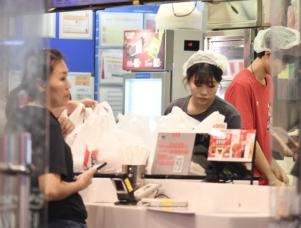 現時僅2.5萬外勞來港。示意圖 現時僅2.5萬外勞來港。示意圖