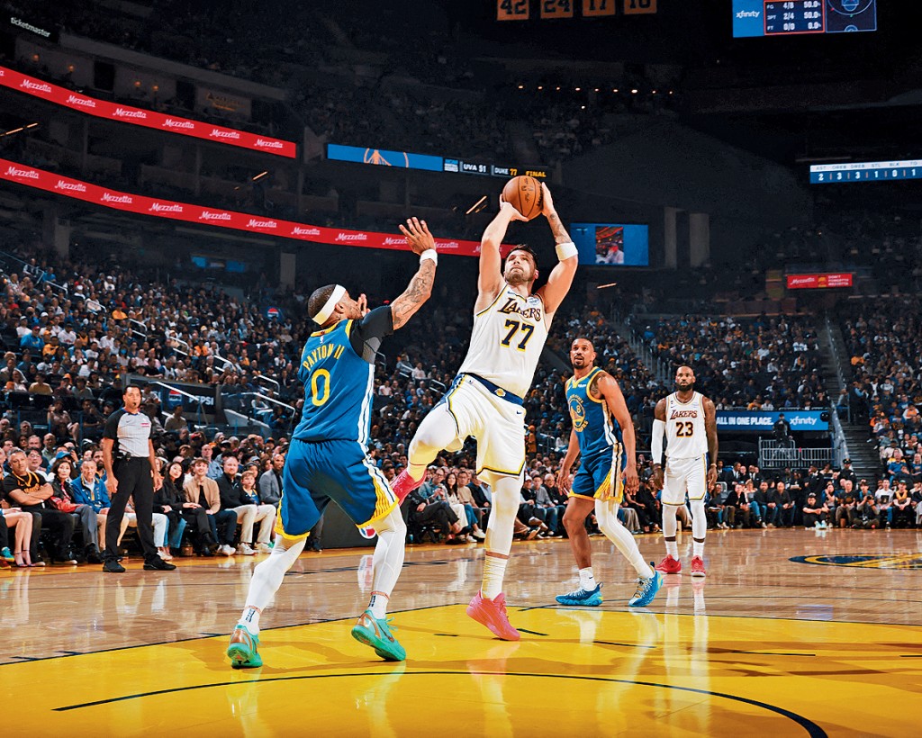 當積（白衫77號）27歲「牛一」領湖人作客贏勇士。