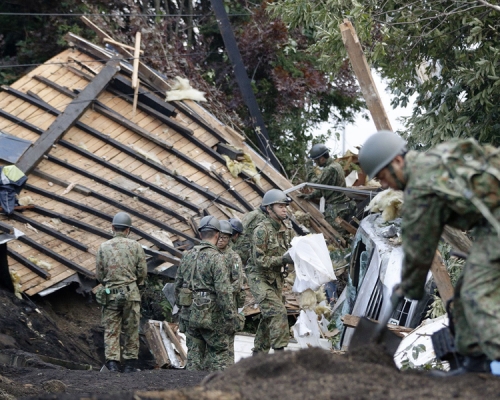 北海道地震增至16人死亡,26人仍失蹤,自衛隊仍在搜救。AP