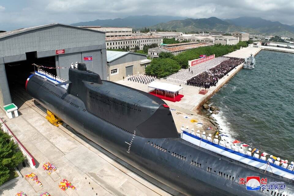 北韓宣稱測試水下核武系統，圖為北韓去年9月舉行戰術核攻擊潛艇下水儀式。路透社