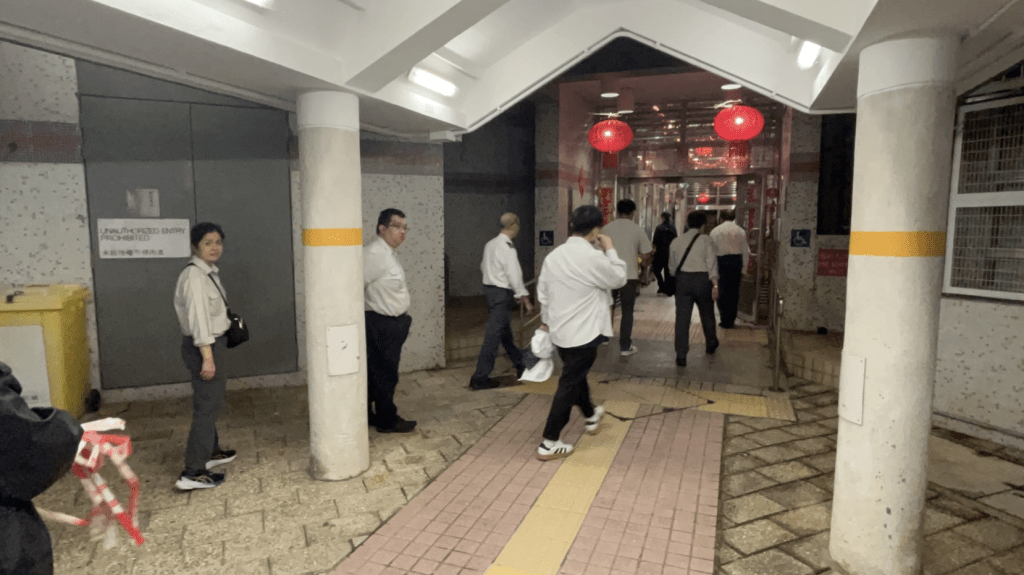 原預計需至早上6時才能恢復供電，但在承辦商與工程團隊通宵搶修下，電力提早於凌晨1時半回復正常。蔡楚輝攝