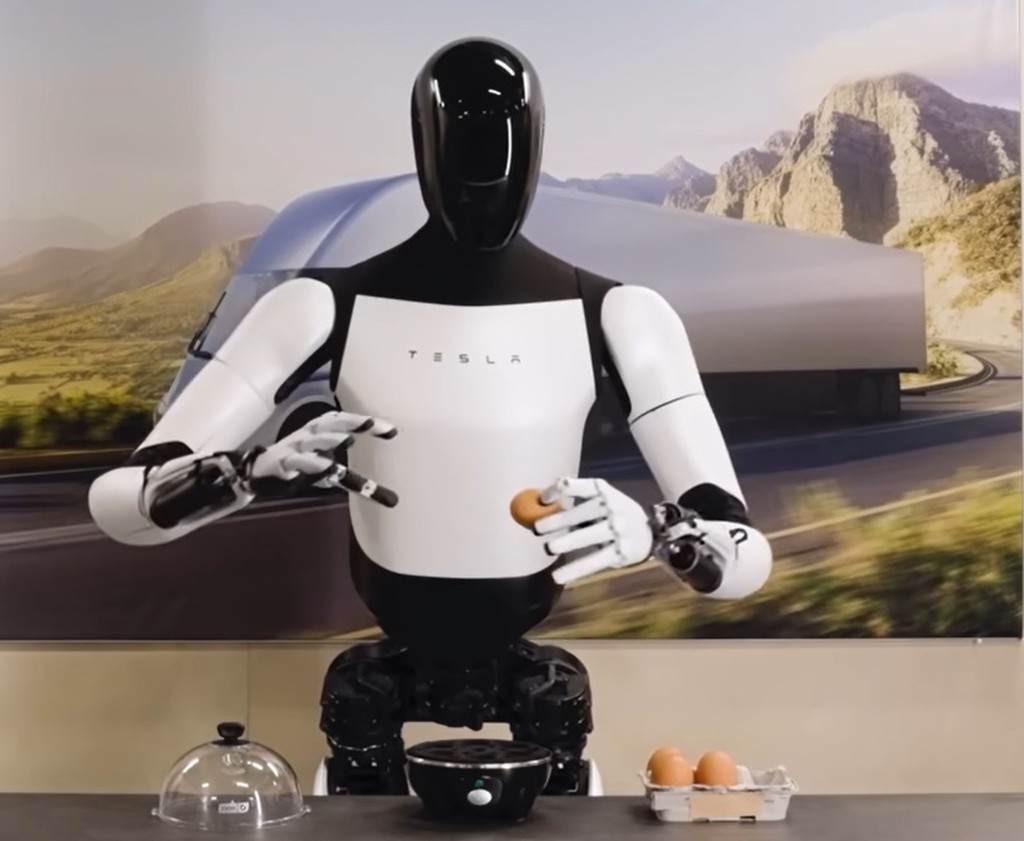 中美在AI的竞争正呈「全生态比并」。Tesla官网