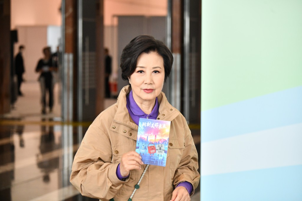 藝人汪明荃到場投票。 藝人汪明荃到場投票。