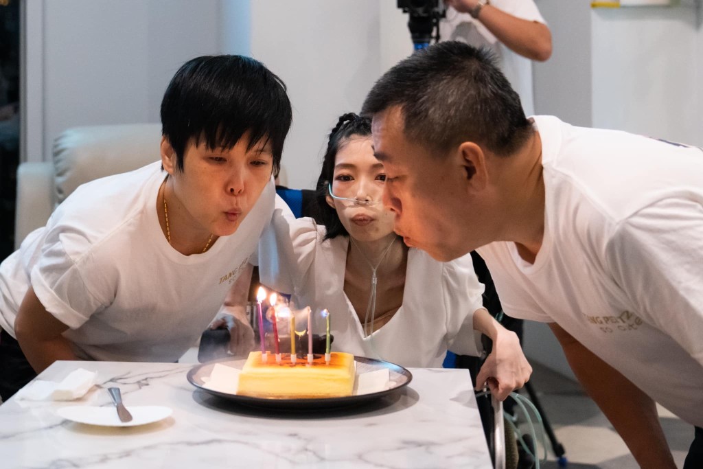 佩姿與家人一同慶祝24歲生日。（圖片來源：「抗癌小天使湯佩姿」Facebook）