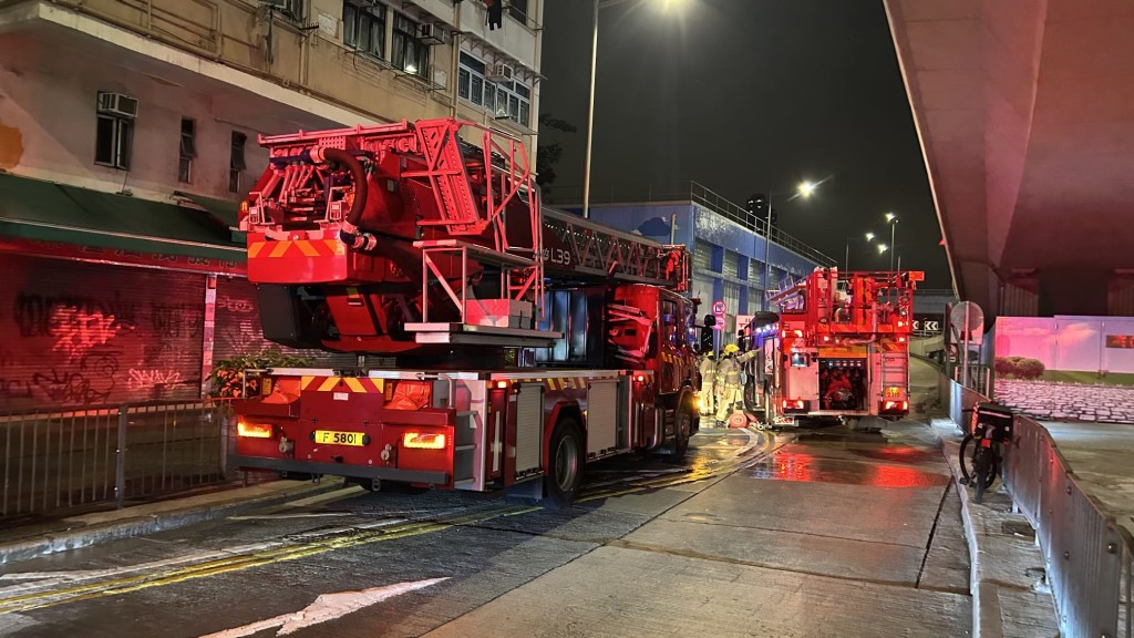 消防車到場。蔡楚輝攝