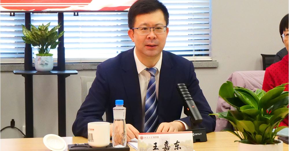 王嘉東建議，兩校藉此機會加強合作。 理大提供