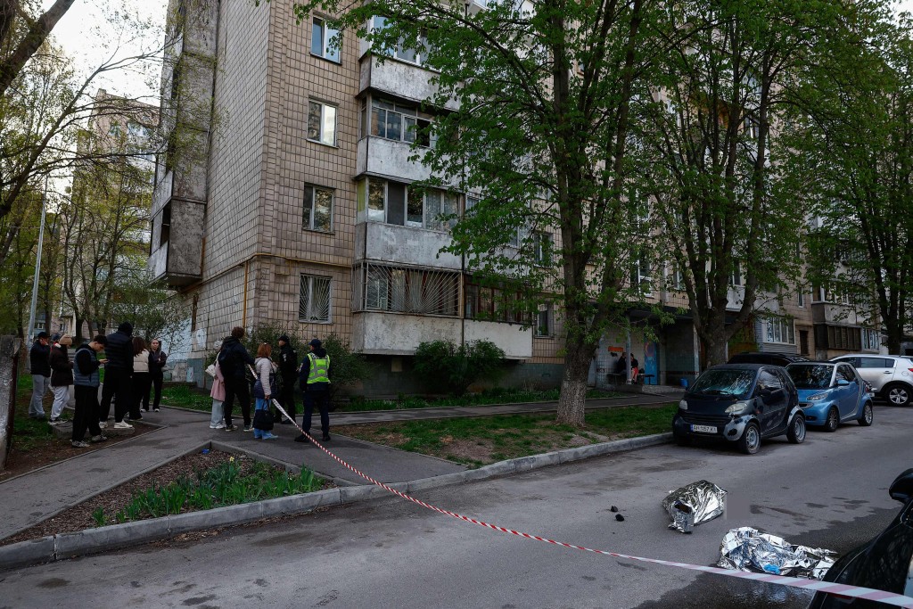 一名男子在首都基輔開槍後闖入一間超市，最終遭警方特種部隊擊斃，事件造成至少5人死亡、10人受傷。路透社