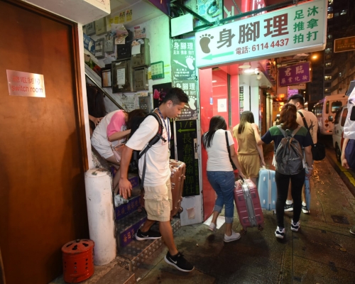 警方元朗掃黃拘68名内地女子