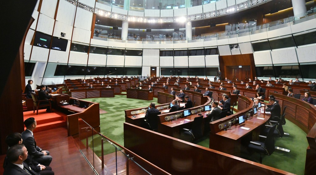立法會昨日討論宏福苑火災善後議案，政府提出多項打擊圍標相關建議。資料圖片