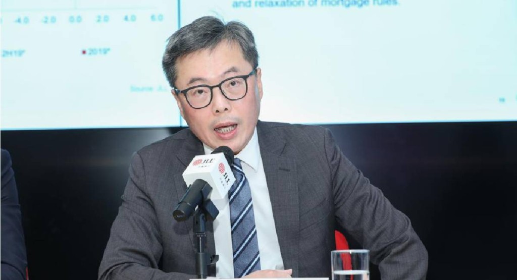 仲量聯行曾煥平指「減辣」屬「半桶水」,無助扭轉樓價跌勢。