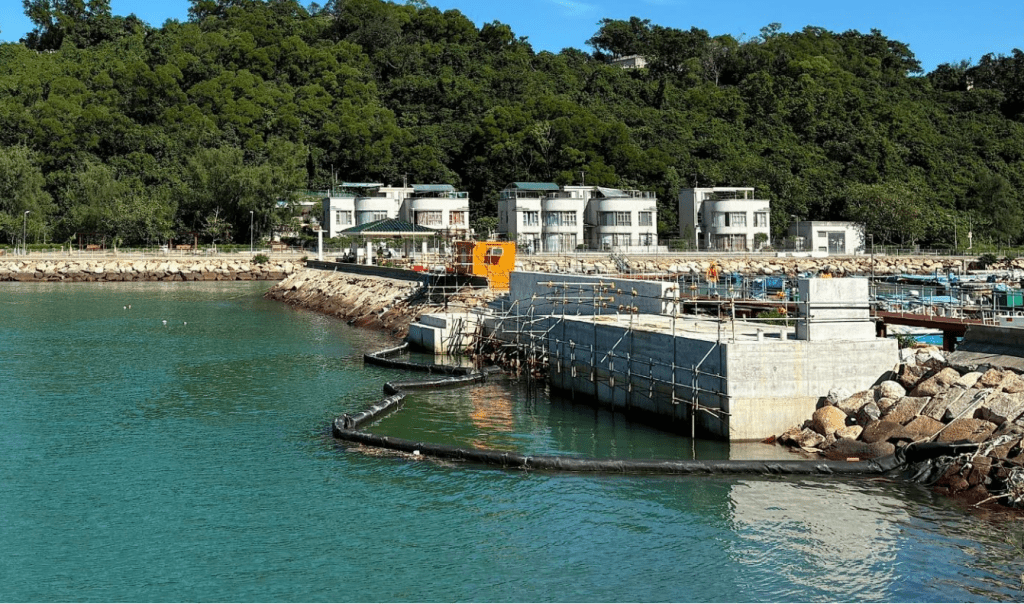 長洲西灣碼頭改善工程進行中，預計2026年上半年完成。政府文件
