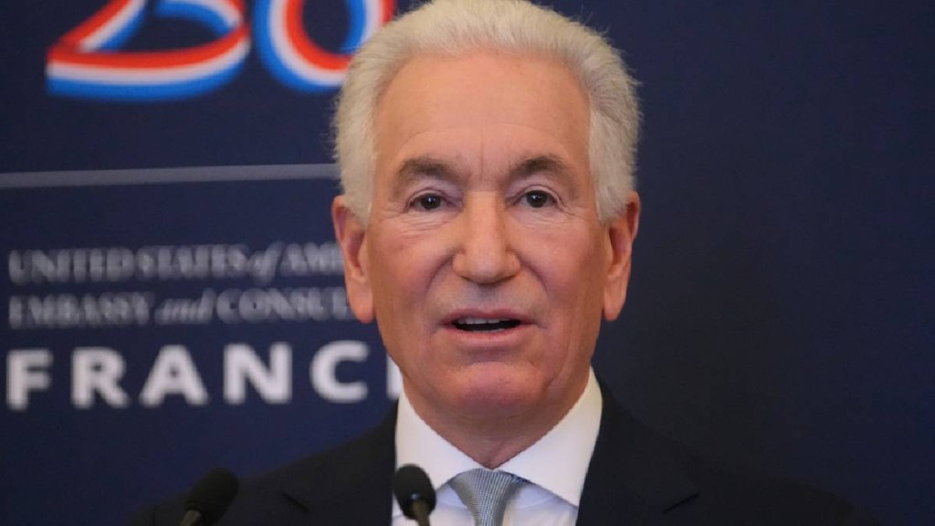 法国禁止老库什纳直接接触法国政府官员。(美联社)