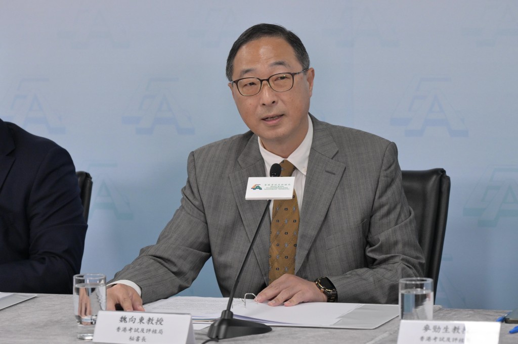 考评局秘书长魏向东。 考评局秘书长魏向东。