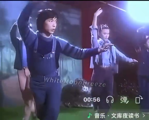 劉兆銘指導動作時剛柔並重。 劉兆銘指導動作時剛柔並重。