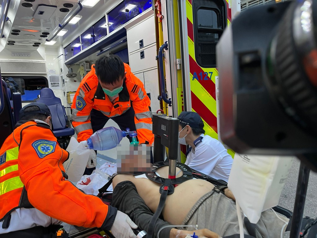 男工人送院搶救後不治。