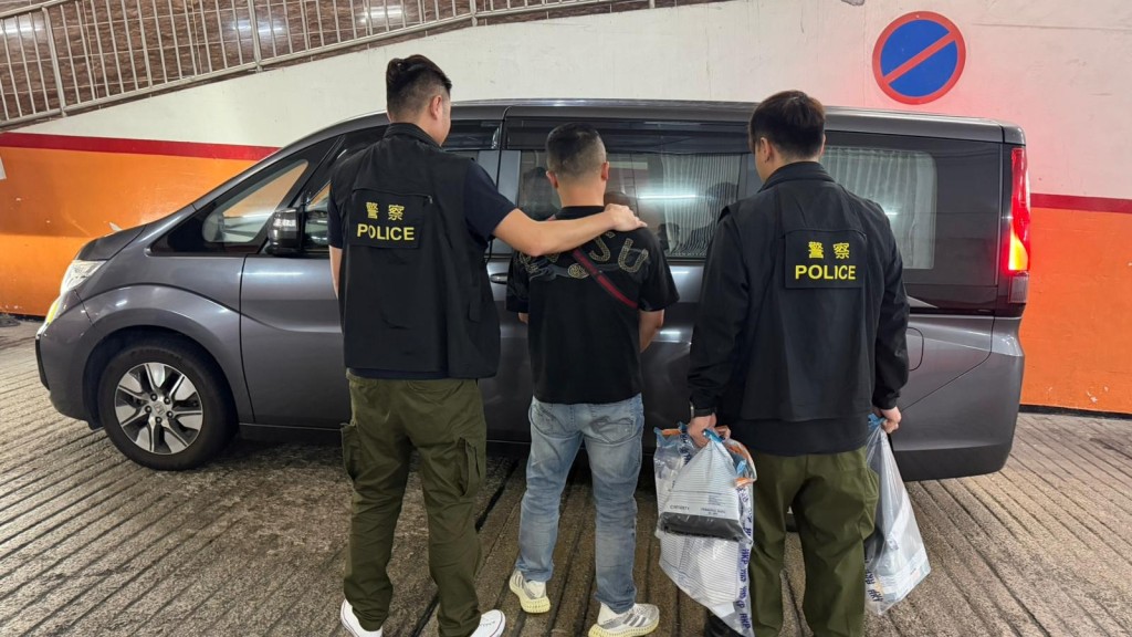 警觀塘工廈掃毒拘捕35歲外籍男 檢73萬元毒品。警方圖片