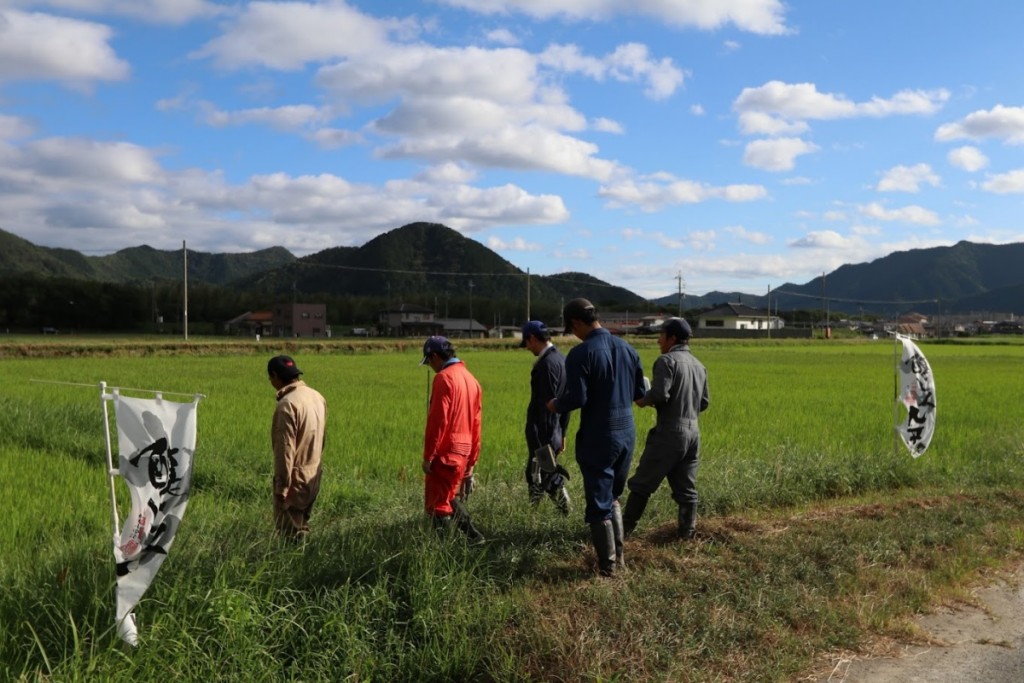 久野九平治把昔日传统机器生产为主的万乗酿造，改革为手工酿酒的新品牌醸し人九平次。