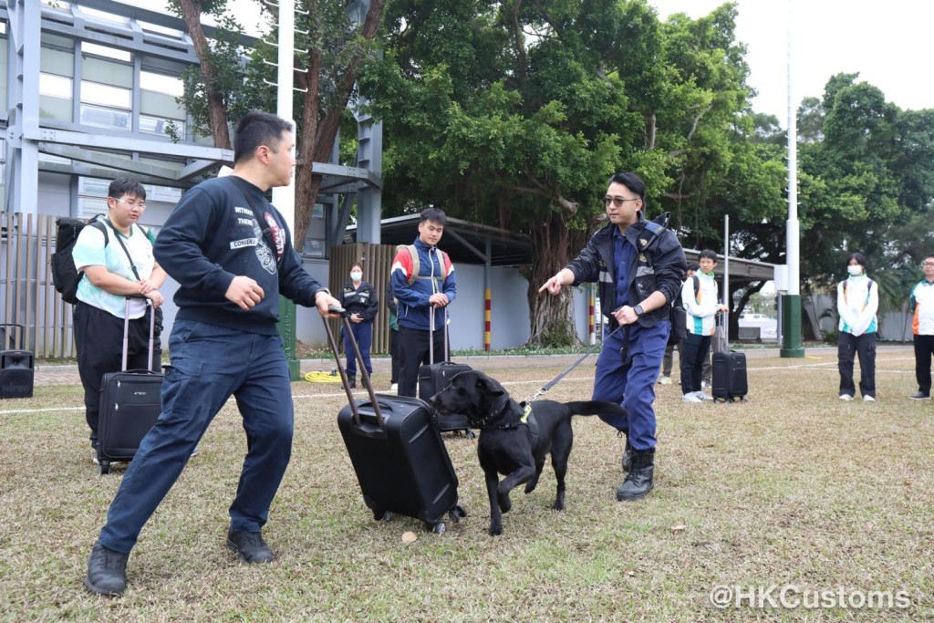 搜查犬震撼登場。