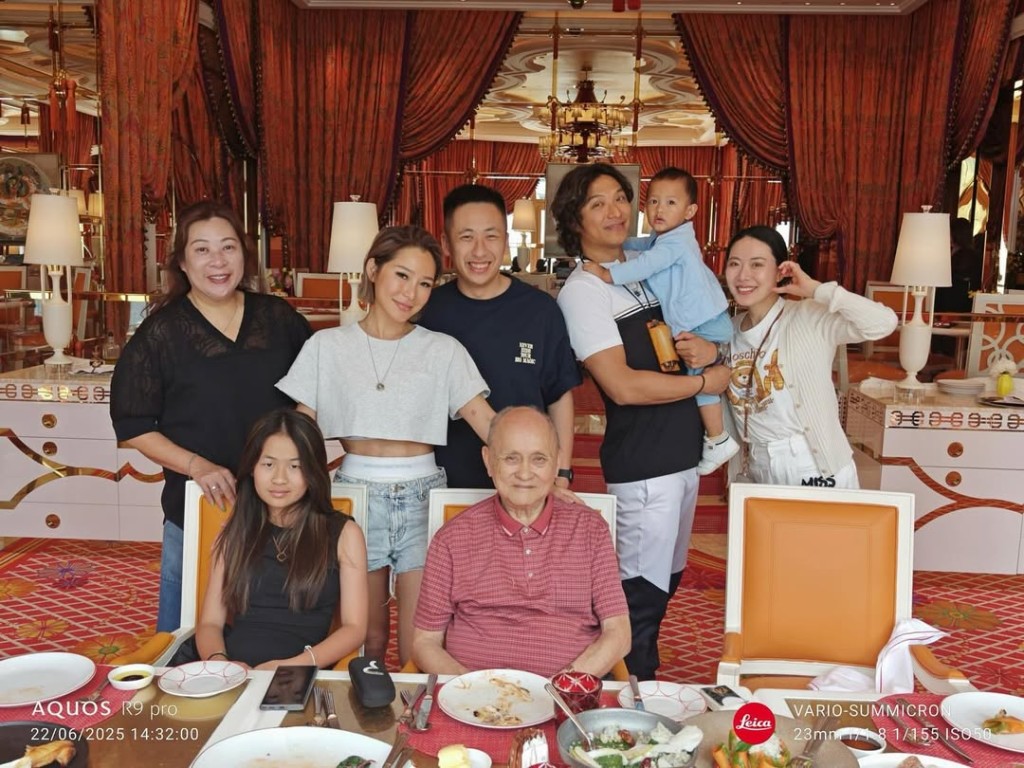 洗米嫂近日在IG上載家庭照。 洗米嫂近日在IG上載家庭照。