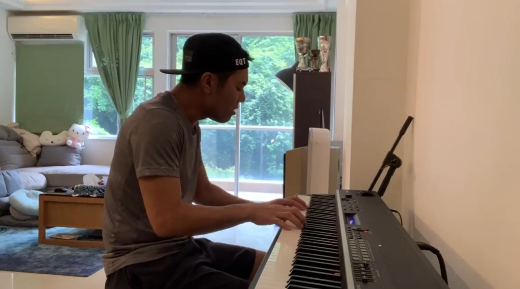 雖然唱《501》唱得幾好聽，但段片收音就唔太好。