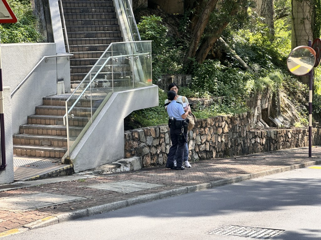 警員在場調查事件。