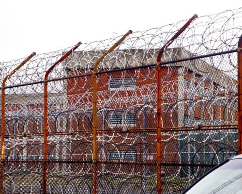 惡名昭彰曾囚禁逾2萬犯人，紐約市議會通過關閉雷克島監獄。AP