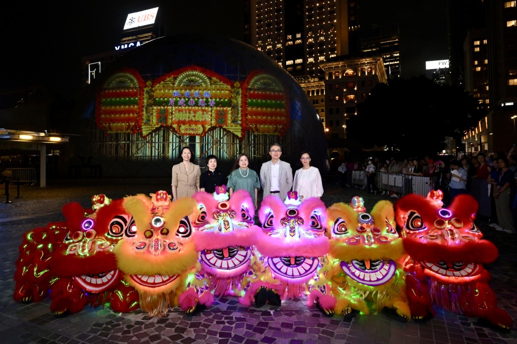 左起：康文署署長陳詠雯、香港賽馬會慈善事務部主管（文化；體育；社區聯繫協作）葉巧兒、文體旅局局長羅淑佩、非物質文化遺產諮詢委員會主席麥勁生，及非物質文化遺產辦事處總監吳雪君。政府新聞處