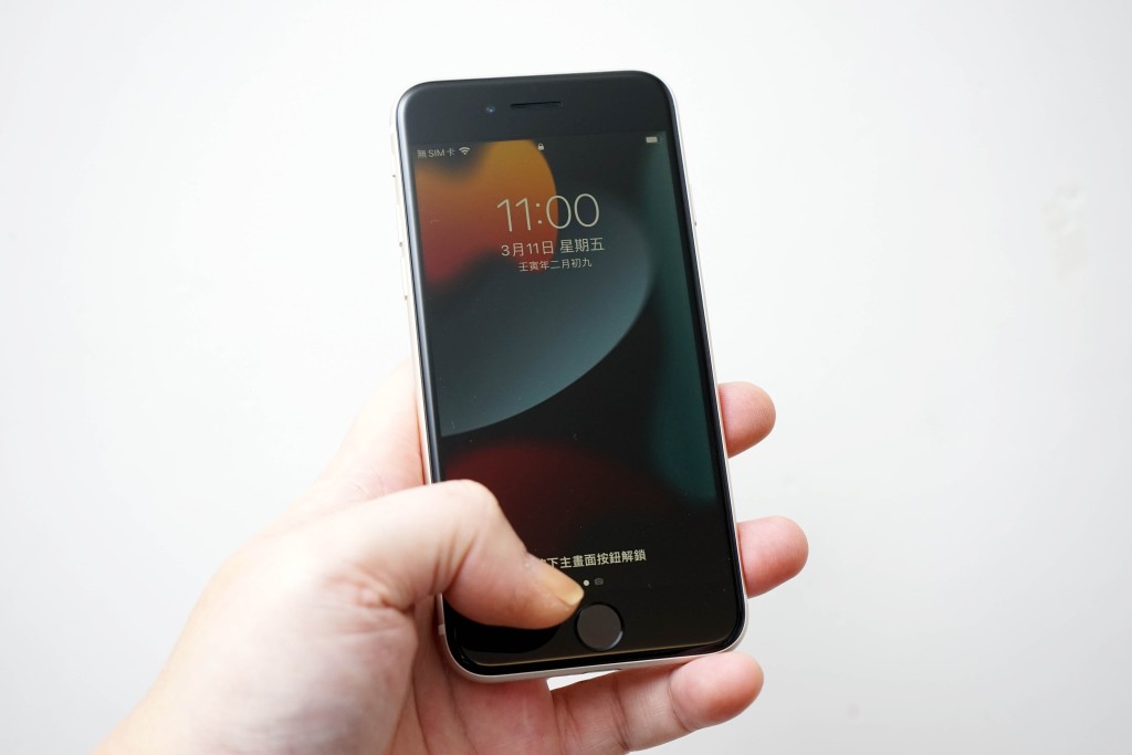 Touch ID解锁速度快,手指点到即解,疫情下更见实用。 Touch ID解锁速度快,手指点到即解,疫情下更见实用。