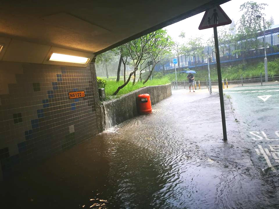 大埔行人隧道水浸。網民Manley Lau圖片