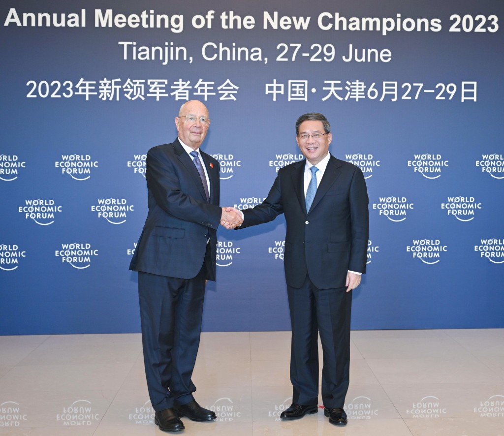 6月26日下午，國務院總理李強在天津會見世界經濟論壇主席施瓦布。 新華社