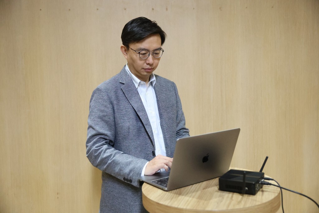 網絡安全專家兼犀兵科技行政總裁馬裕杰認為要防範黑客入侵，須透過第三方網絡安全審查機構定期進行檢查。