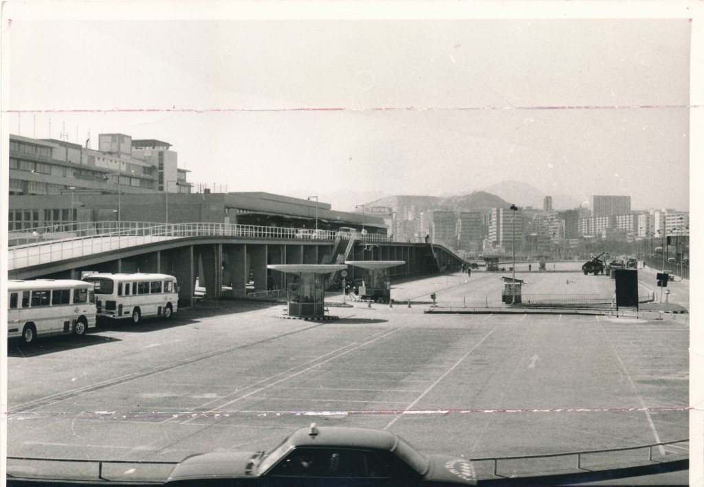 1973年啟德機場外的露天停車場。資料圖片