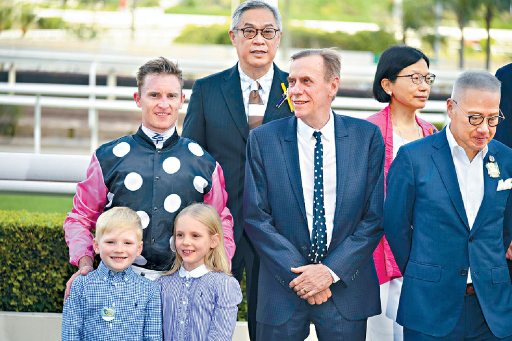 ■潘顿和蔡约翰合作凭「永远美丽」夺得狮子山锦标。