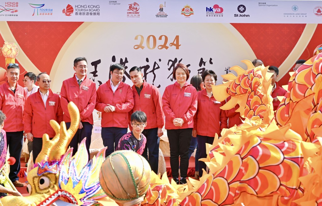2024香港龙狮节元旦日在尖沙咀星光大道举行。资料图片