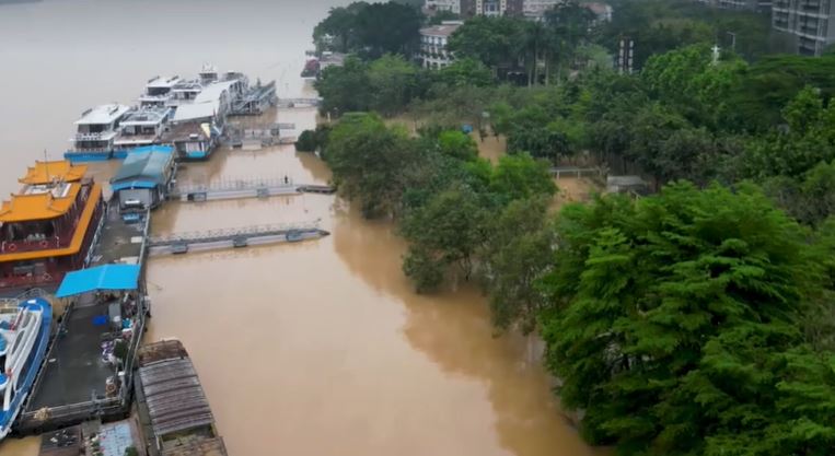 連日暴雨，廣東北江今晚將迎來接近百年一遇的洪水。