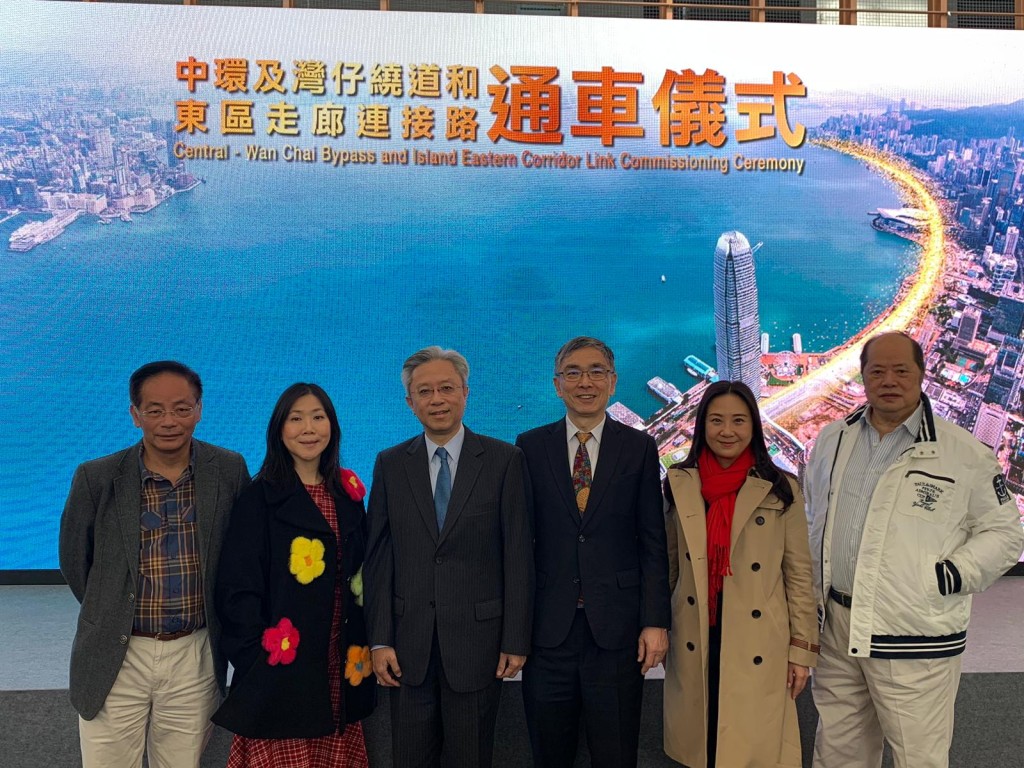 葛珮帆(右二)出席通車儀式