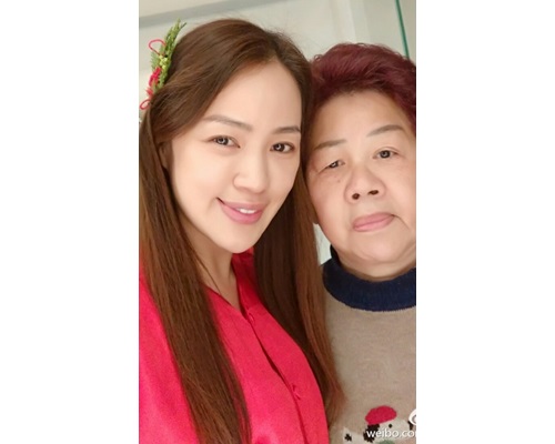 李媽媽昨晚為阿女上頭。