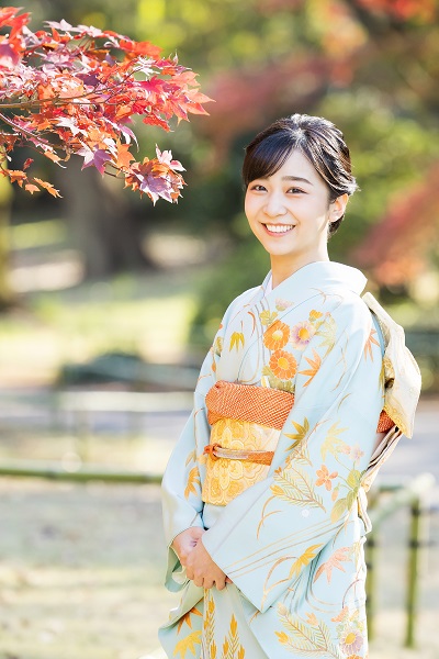 分析指佳子公主選擇明亮顏色的穿着，展示積極面對公務的形象。 日本宮內廳