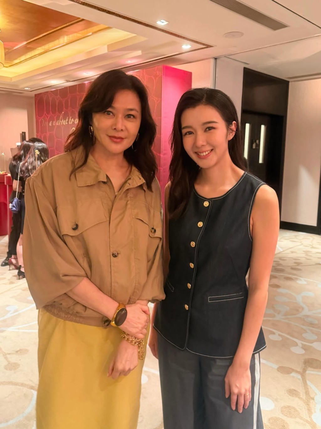 麥明詩同框關之琳被指「淨係P自己」? 麥明詩同框關之琳被指「淨係P自己」?