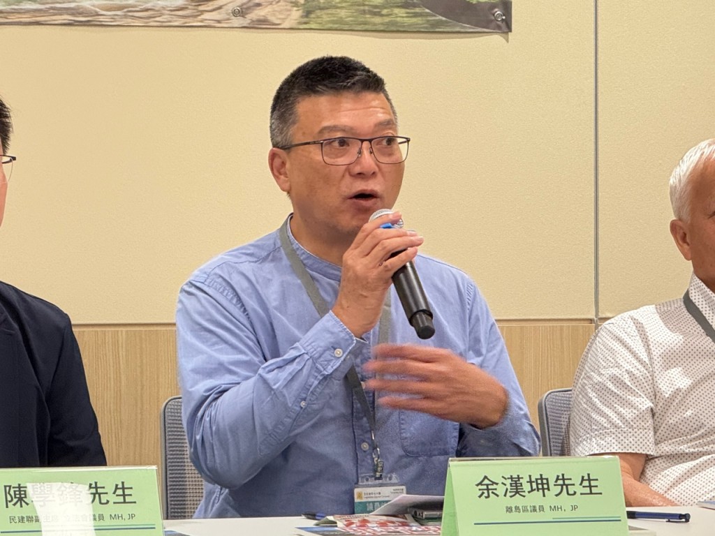 離島區議員余漢坤指,目前離島景點分散,難以形成完整的旅遊網絡。曹露尹攝 離島區議員余漢坤指,目前離島景點分散,難以形成完整的旅遊網絡。曹露尹攝