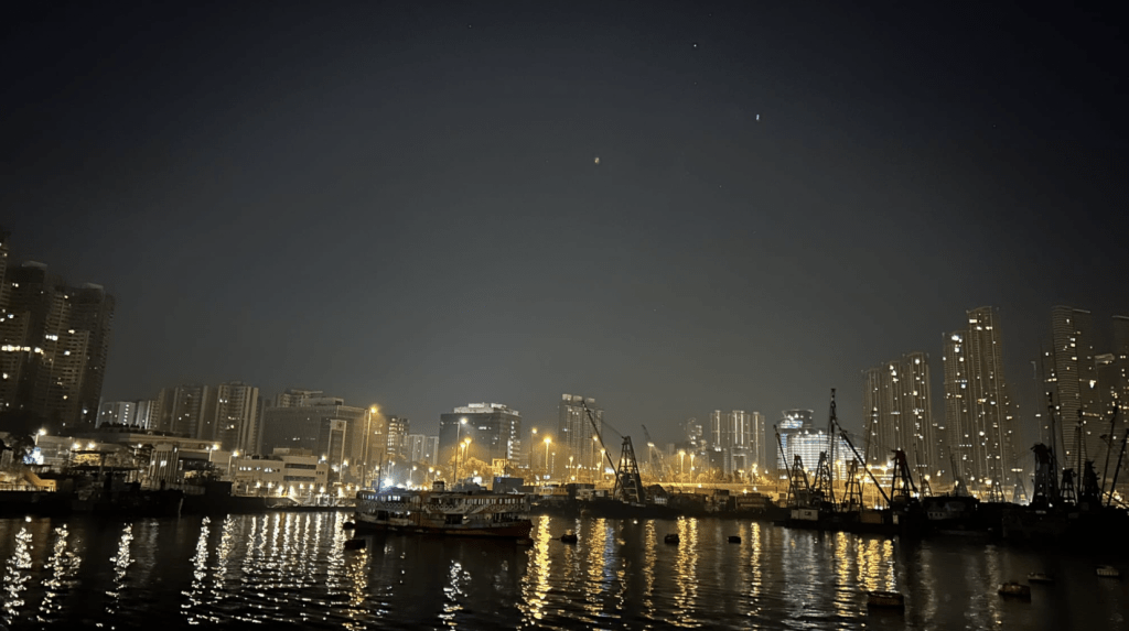 日間溫暖，市區最高氣溫約25度，新界再高兩三度。蔡楚輝攝