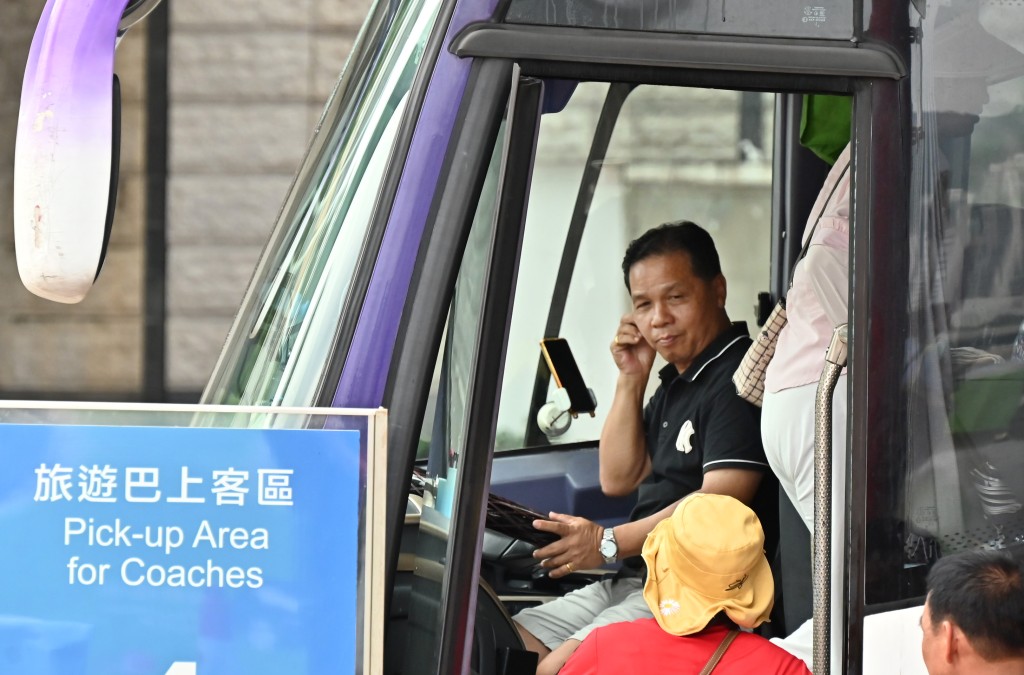 李耀培倡在車輛加入科技，例如疲勞駕駛警示及自動緊急煞車等，減低意外風險。