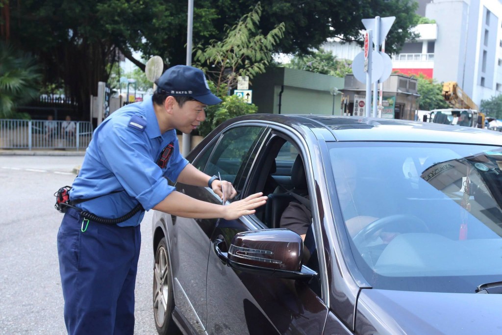 消防處在區內加強教育宣傳,提醒市民非法加油活動的危險性。消防處fb圖片 消防處在區內加強教育宣傳,提醒市民非法加油活動的危險性。消防處fb圖片
